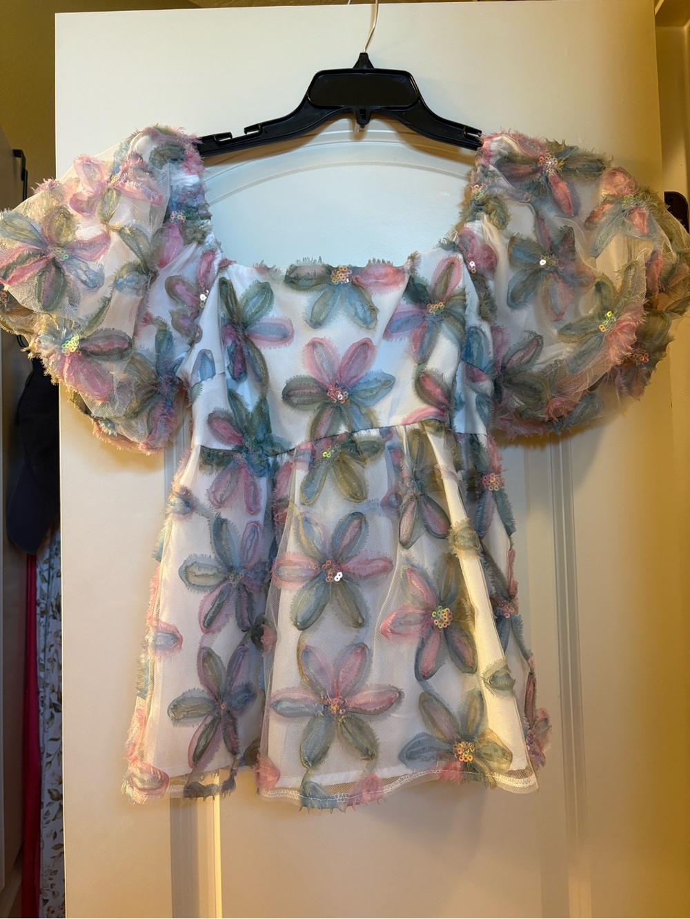 White Puff-Sleeve Floral Applique Blouse in Pink & Sage